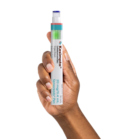 Hand holding the KESIMPTA® auto-injector pen